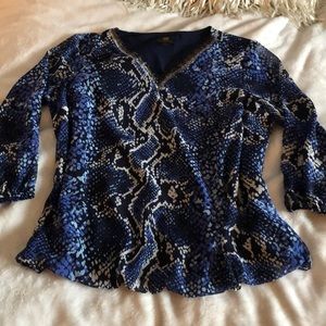 JM COLLECTION blue snakeskin print top